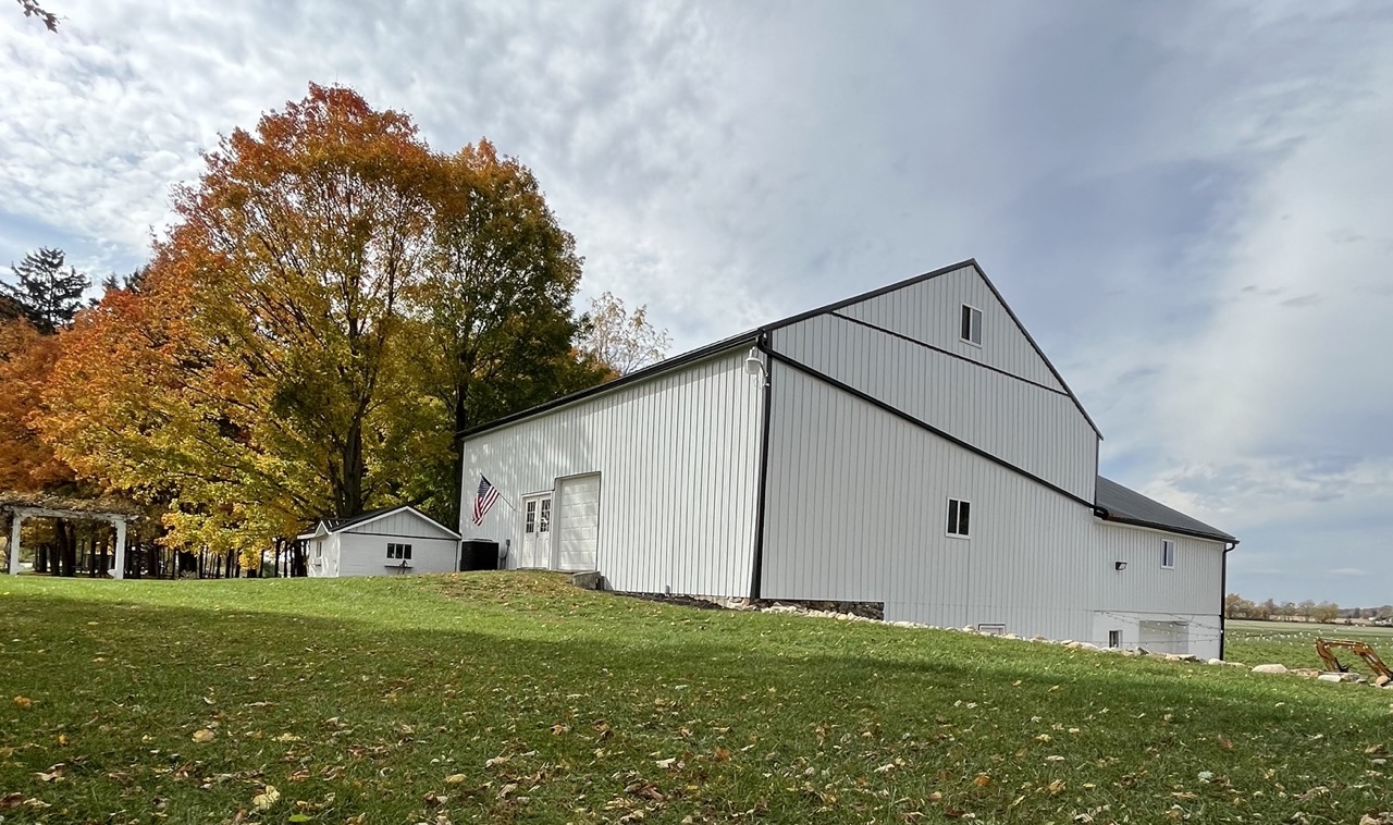 Barn, Historical Octagon house wedding venue